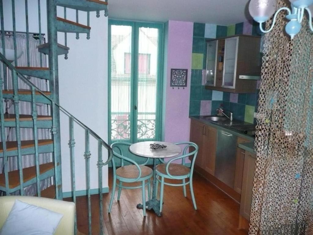 Gite Milly - 2 Studios En Coeur De Ville Buitenkant foto