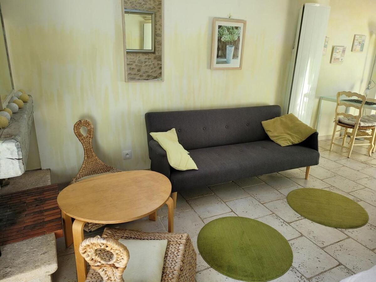 Gite Milly - 2 Studios En Coeur De Ville Kamer foto
